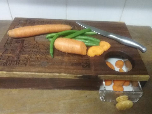 Personalized Cuttingboard with drawer